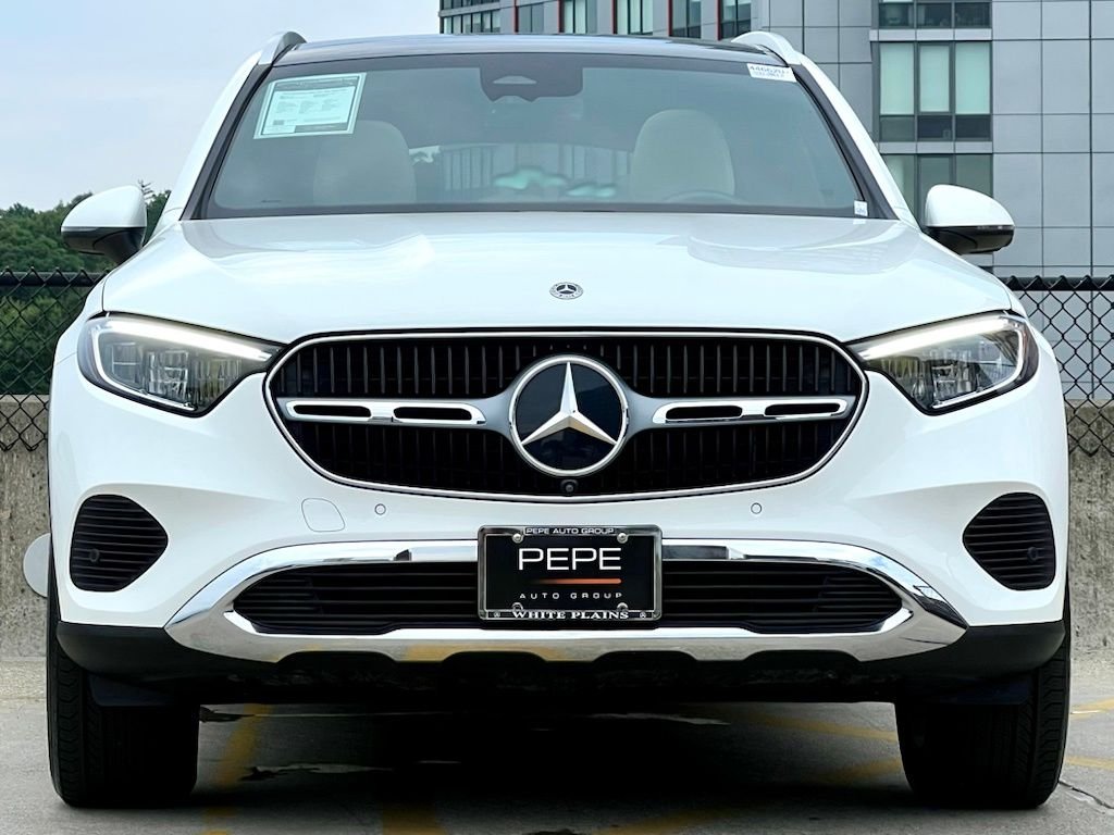 Certified Used 2023  Mercedes-Benz GLC 300 image 3
