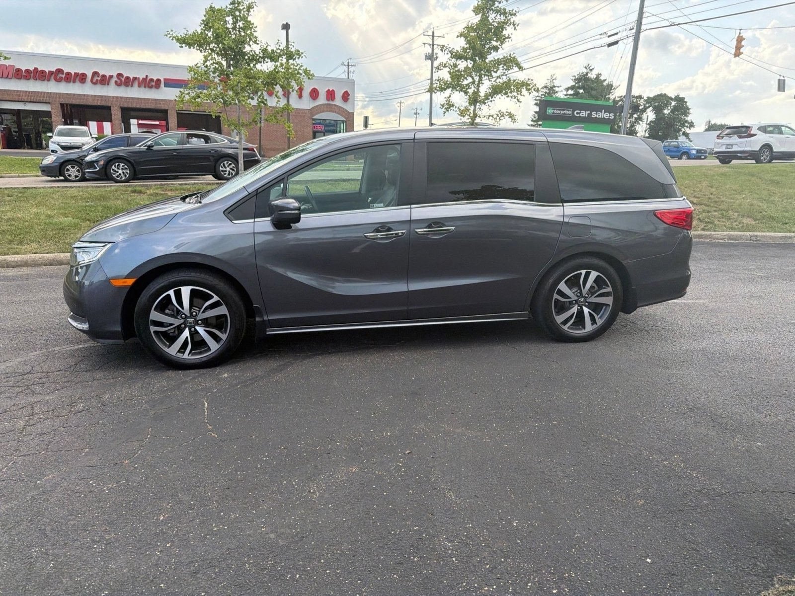 Certified Used 2023 Modern Steel Metallic Honda Touring image 9