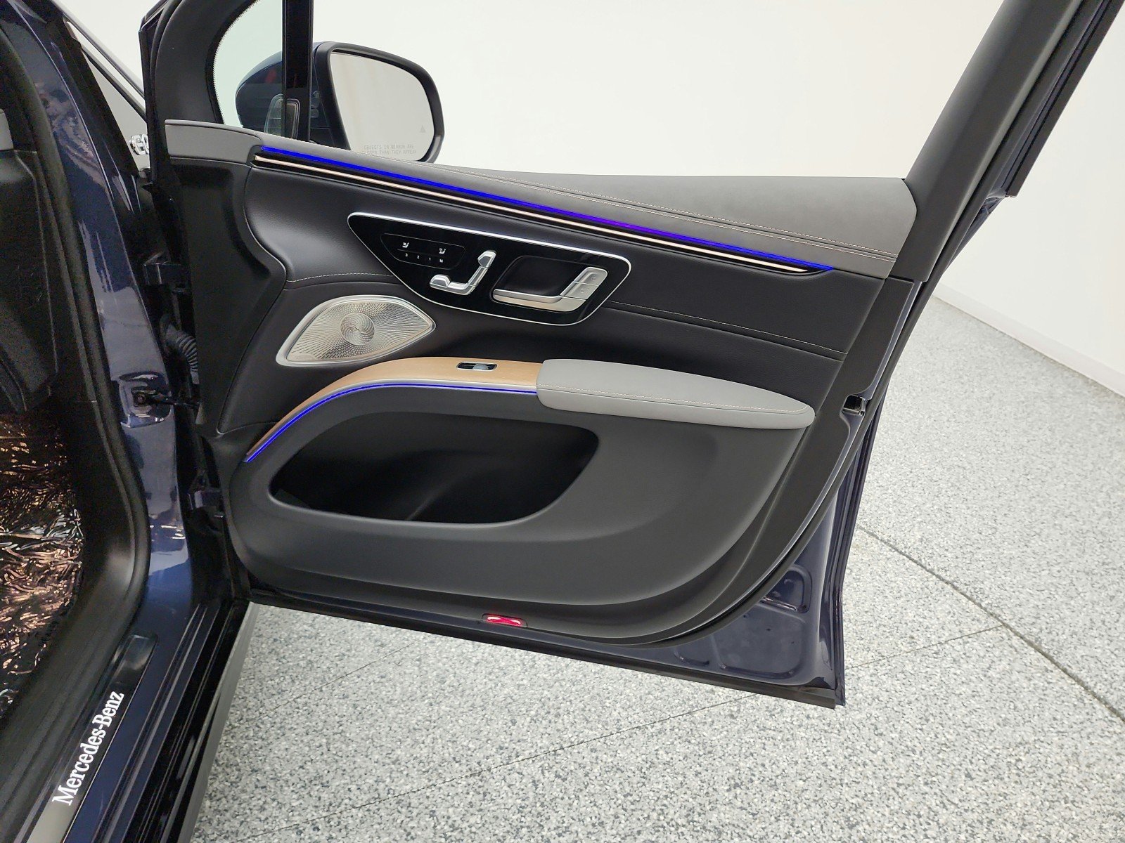Used 2023 Twilight Blue Metallic Mercedes-Benz EQS 580 4MATIC® SUV image 20