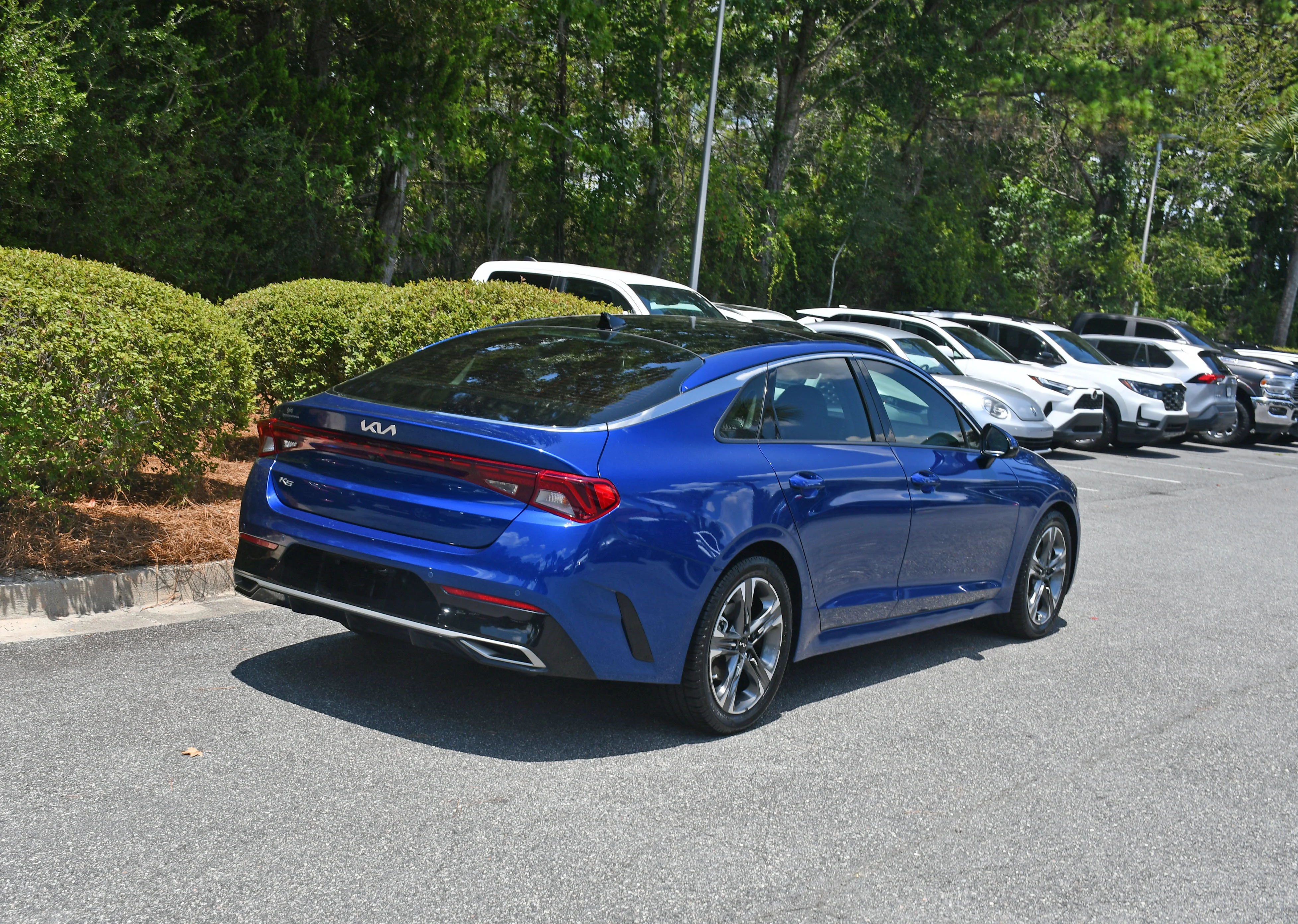 Used 2022 Blue Kia EX image 4
