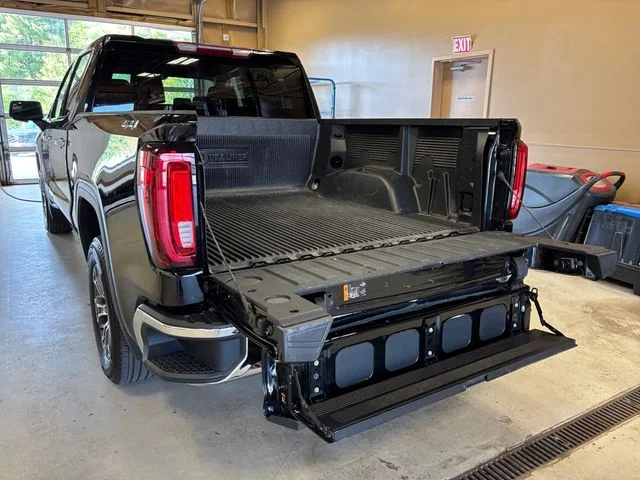 Used 2025 Black GMC SLT image 23