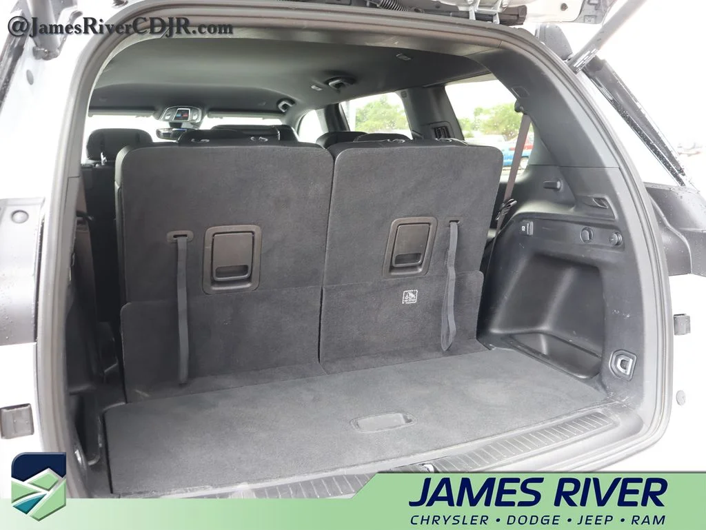 Used 2024 Silver Jeep Altitude image 16