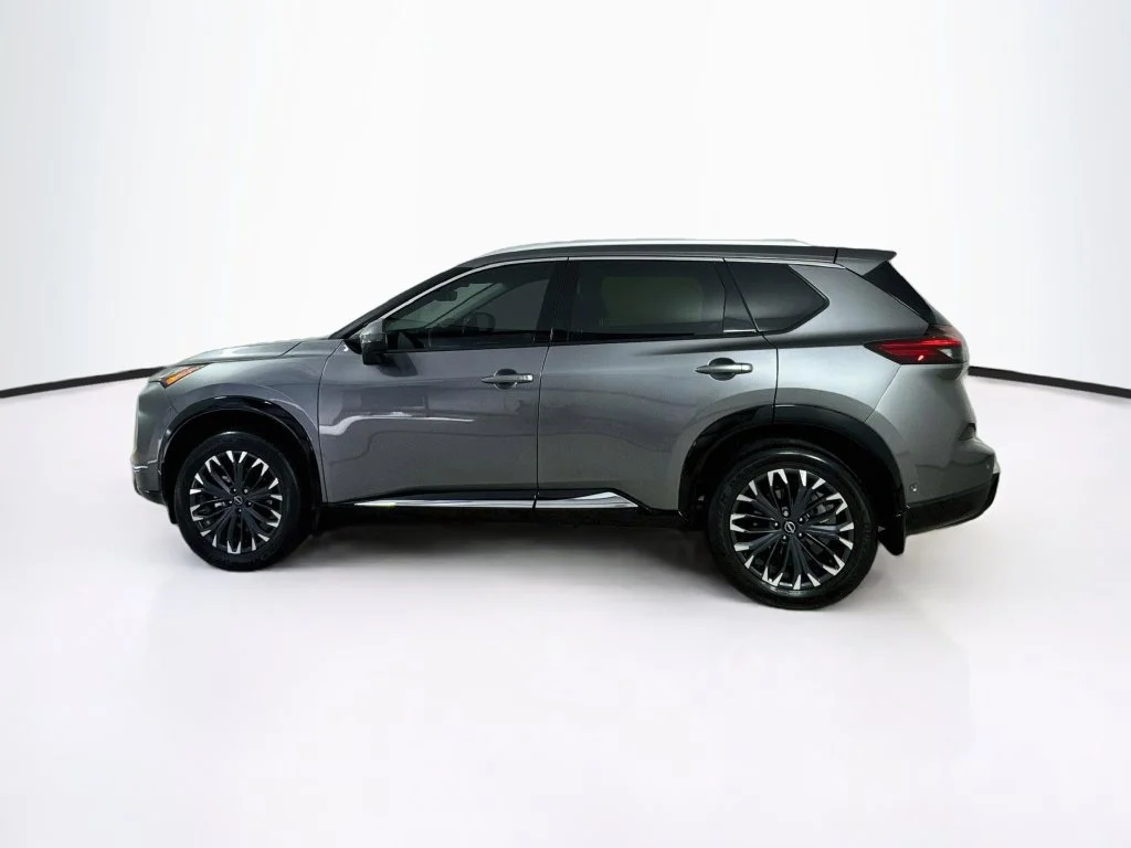 Used 2024 Gray Nissan Platinum image 4