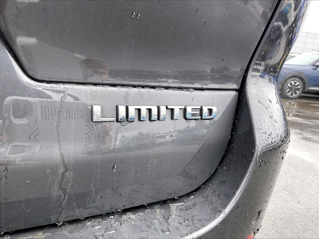Used 2021 Gray Jeep Limited image 27