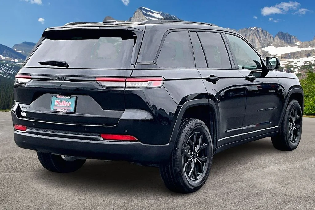 Used 2024 Black Jeep Altitude image 2
