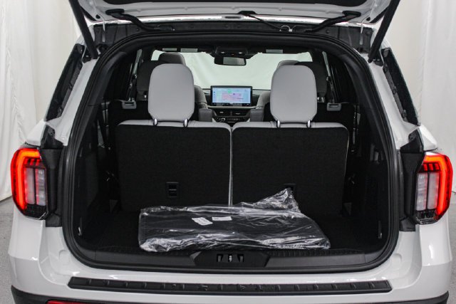 New 2027 Star White Metallic Tri-Coat Ford Platinum™ image 8