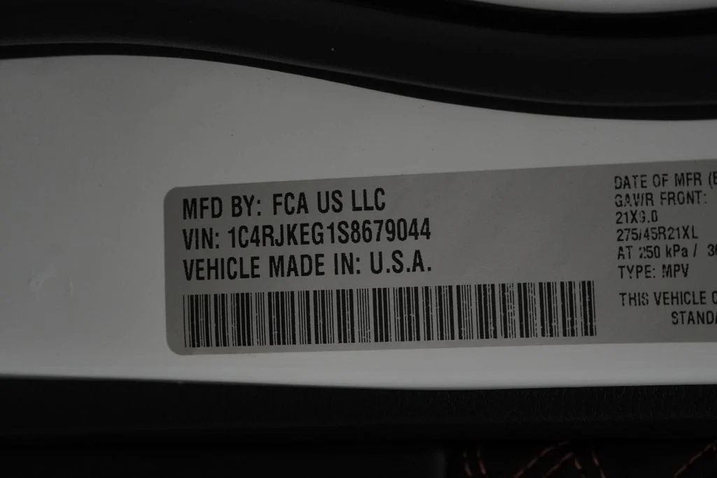 Used 2025 White Jeep Summit Reserve image 57