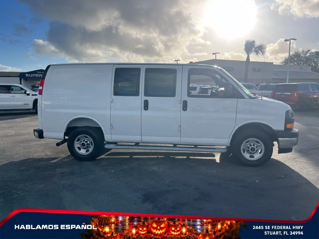 Used 2025 Summit White GMC Work Van image 4
