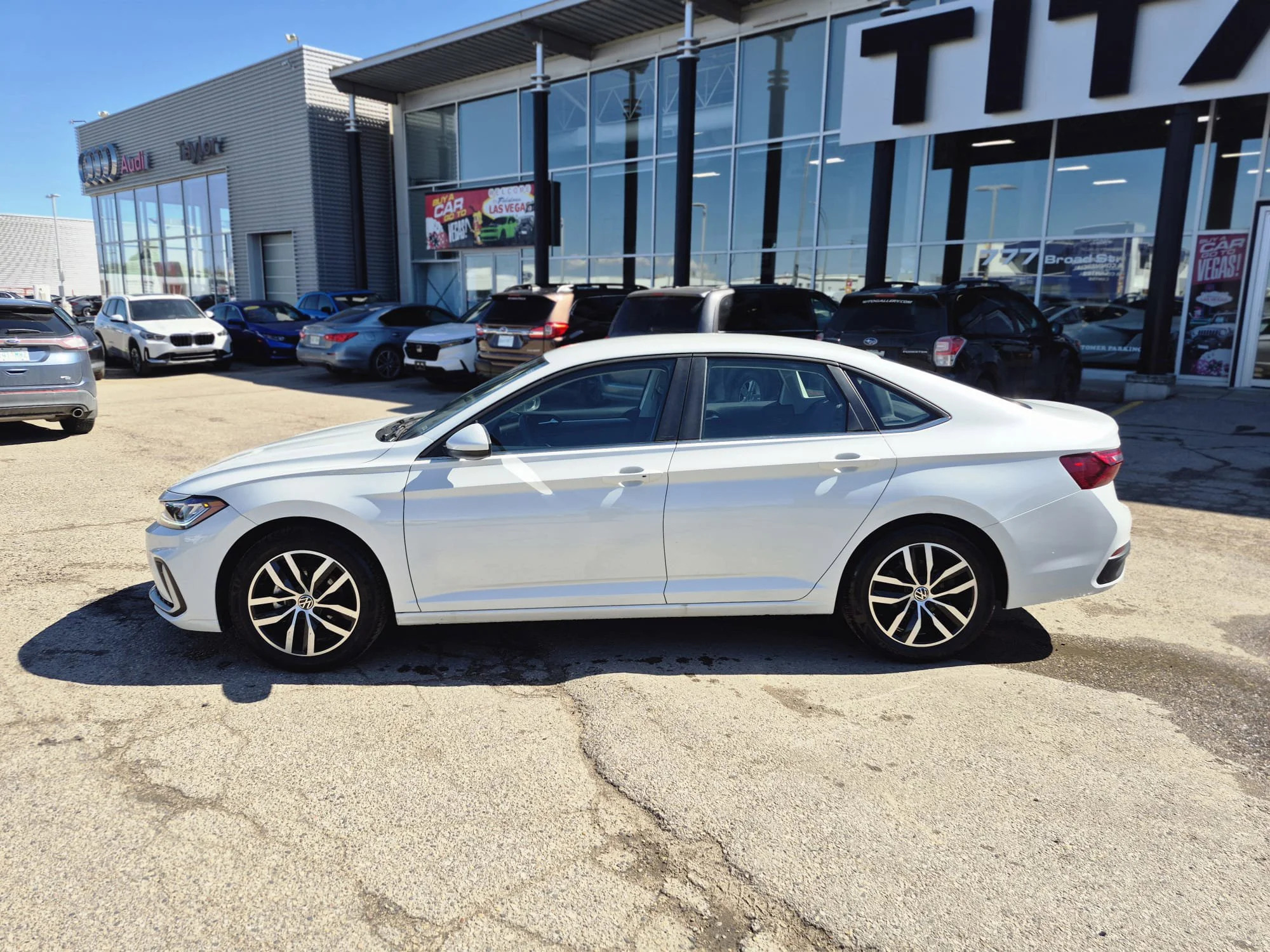 Certified Used 2025 Oryx White Pearl Volkswagen Comfortline*Adapt Cruise | Remote Start | Htd Seats & Wheel | Blind Spot Detect | Lane Keep Assist image 10