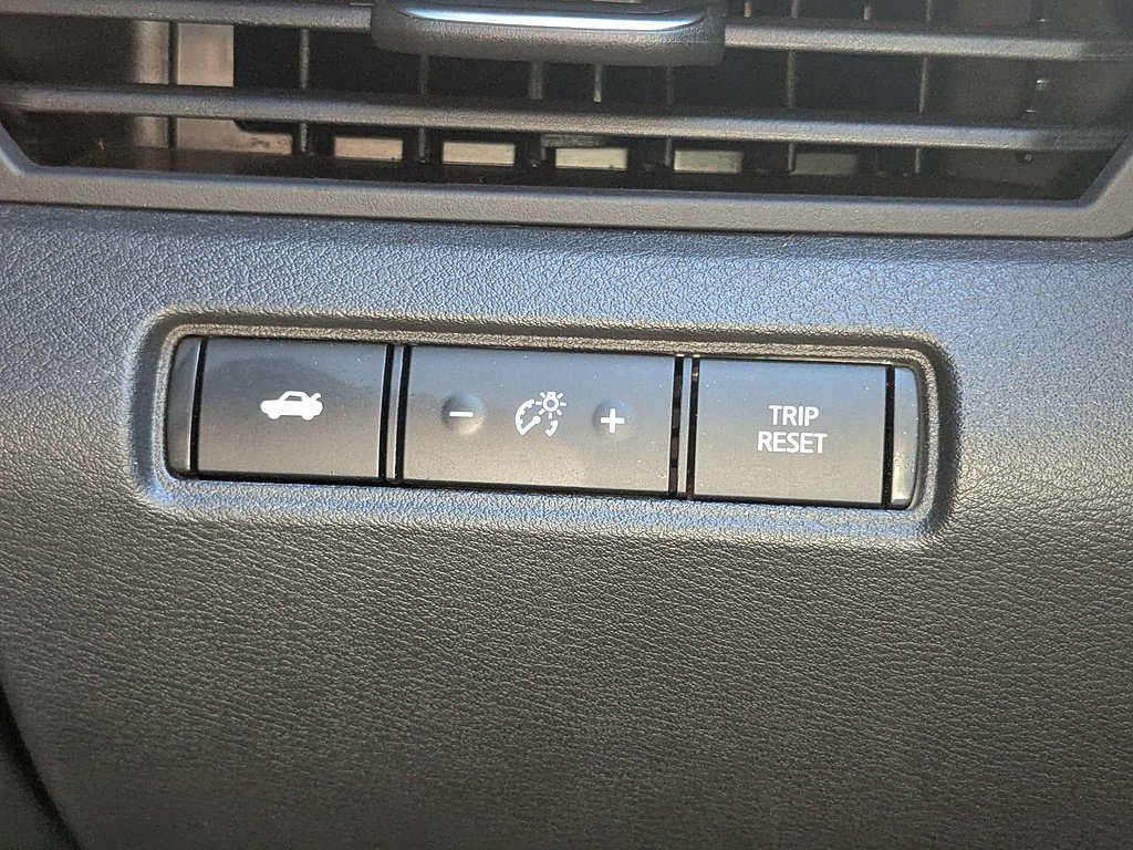 2025 Nissan Altima SR - Photo 25