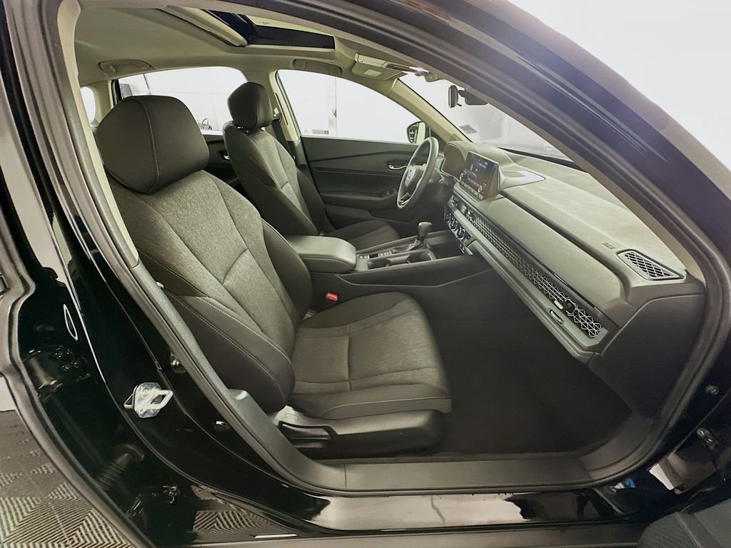 2025 Honda Accord SE - Photo 28
