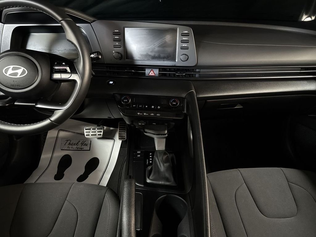 Used 2025 Gray Hyundai SEL Sport image 24
