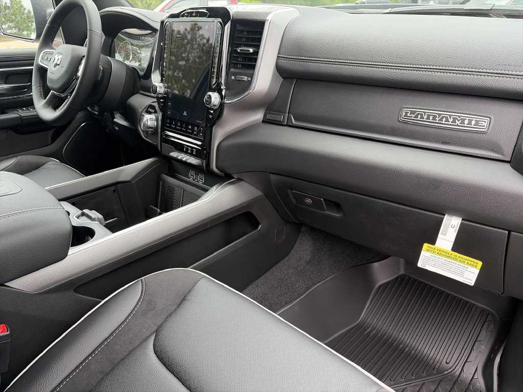 New 2026 Diamond Black Crystal Pearl-Coat Exterior Paint Ram Laramie image 30