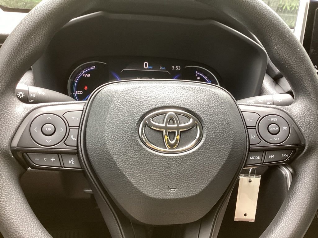Used 2025 White Toyota LE image 18