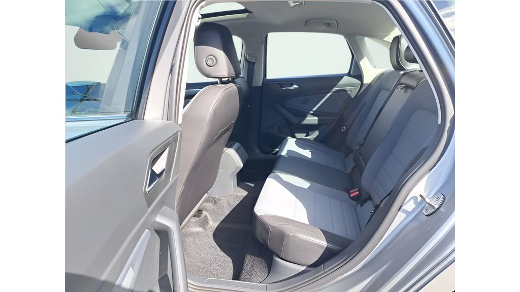 New 2026 Silver Volkswagen 1.5T SE image 11