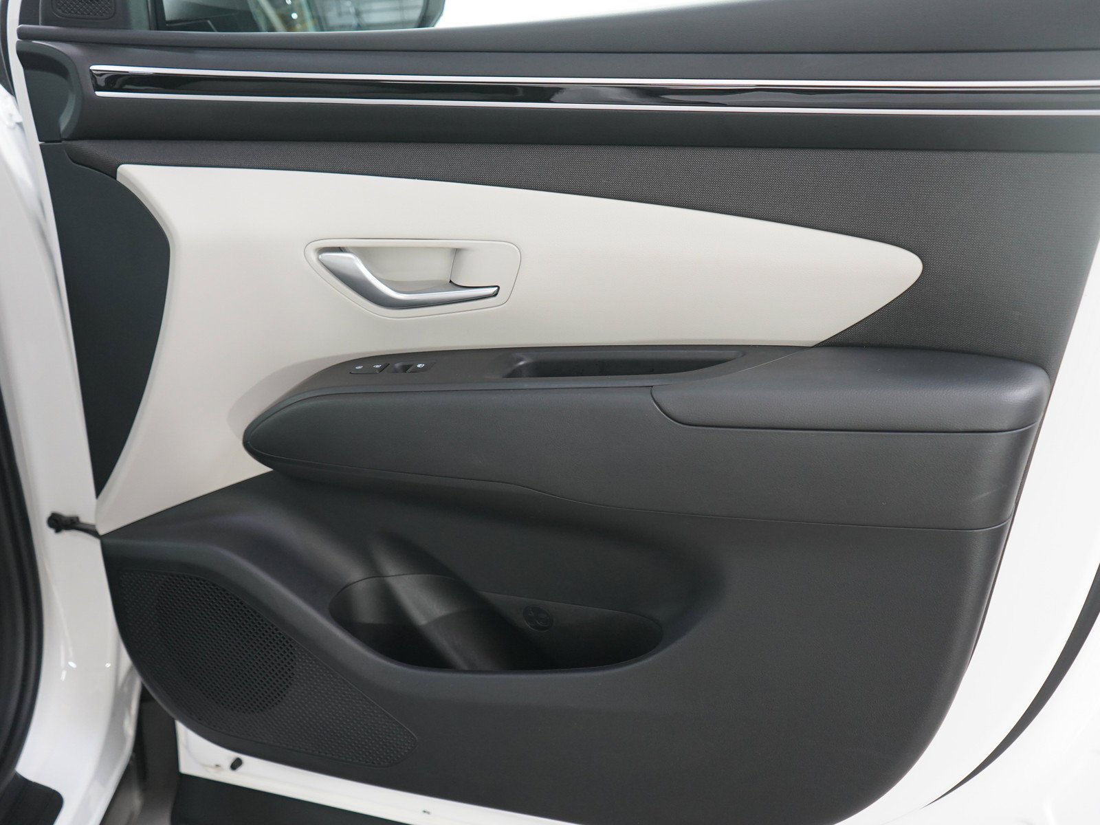 Used 2024 White Pearl Hyundai SEL AWD *Ltd Avail* image 9
