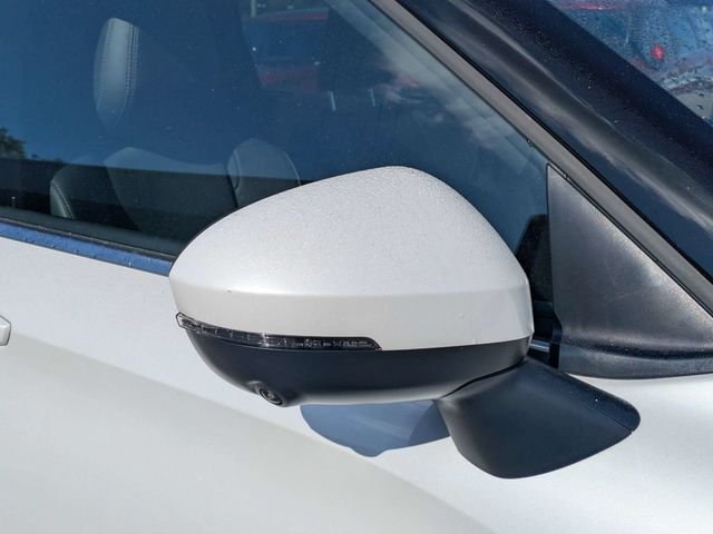 Used 2025 White Mitsubishi SE image 10