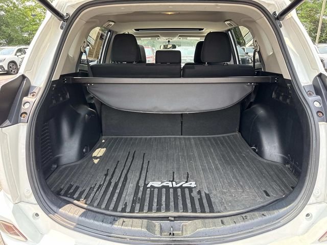 Used 2016 White Toyota XLE image 30