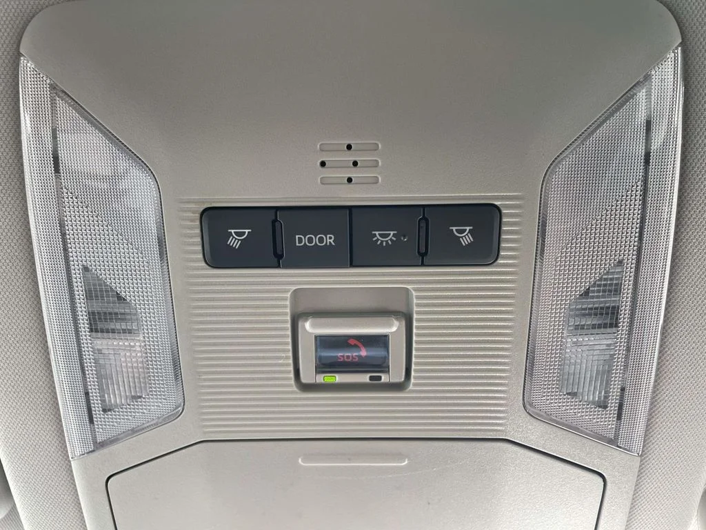 2025 Toyota RAV4 XLE - Photo 22