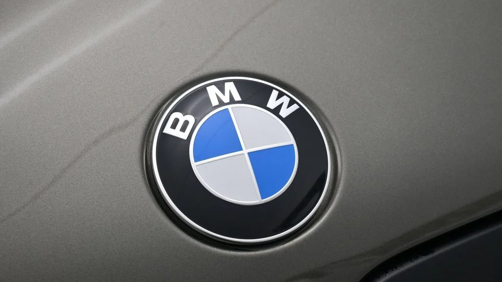 Certified Used 2025 Green BMW xDrive40i image 20