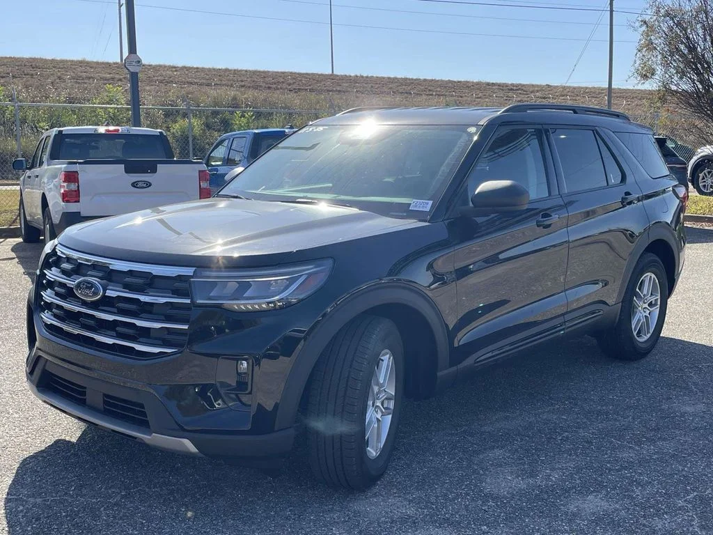 New 2026 Black Ford Active image 7