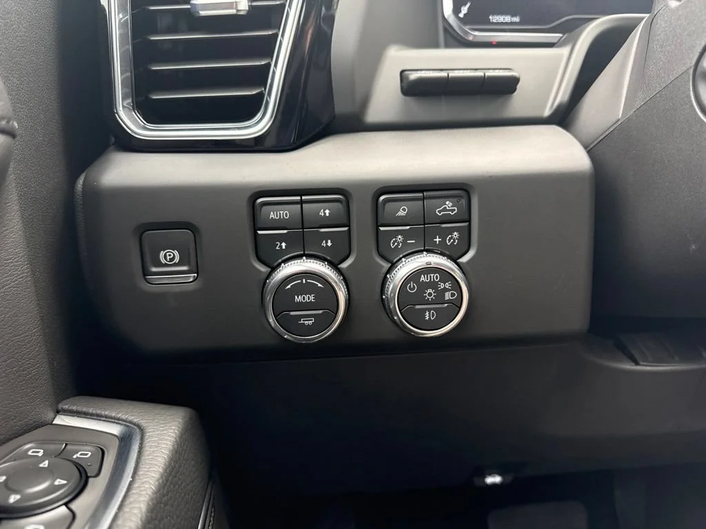 Used 2025 Sterling Metallic GMC Denali image 24