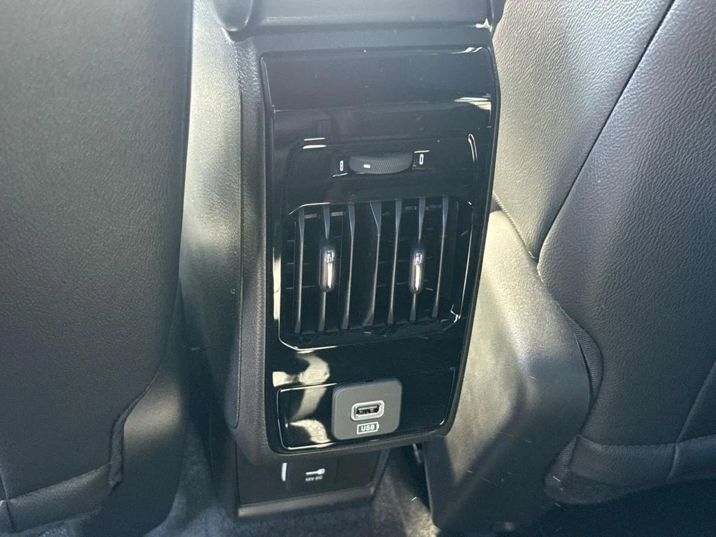 New 2026 Black Jeep Latitude image 13