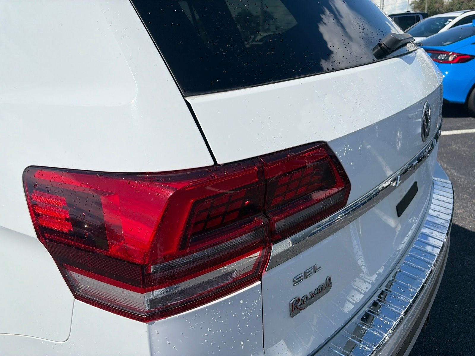 Used 2019 White Volkswagen SEL image 17