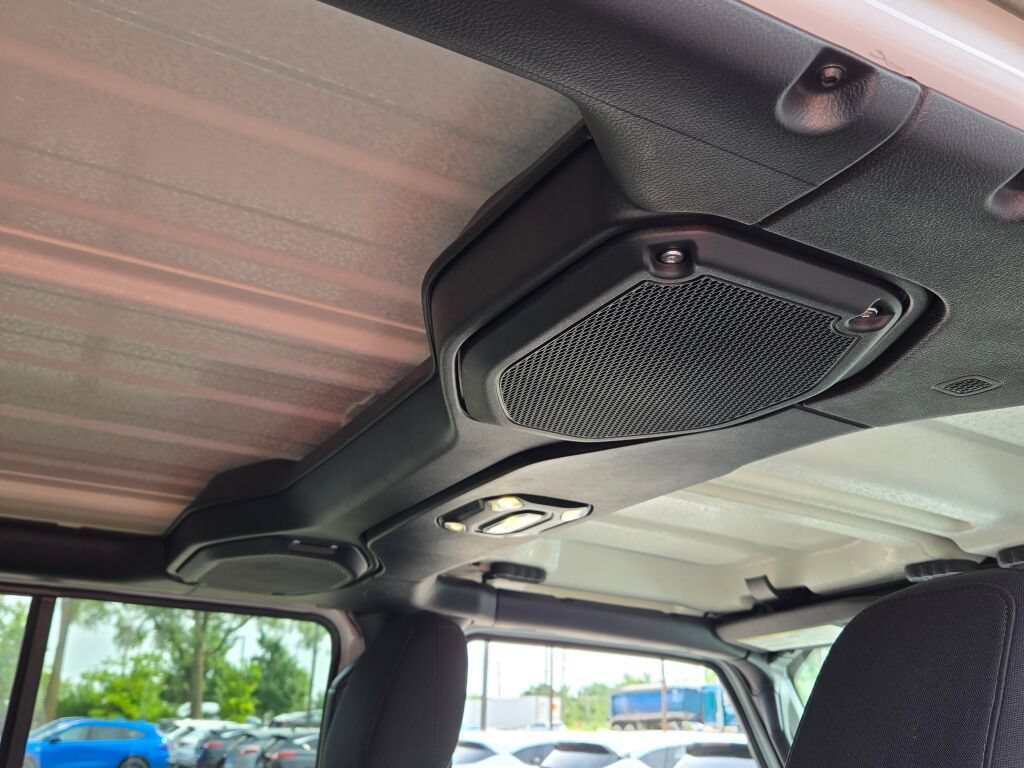 Used 2022 White Jeep Unlimited Rubicon 4xe image 13