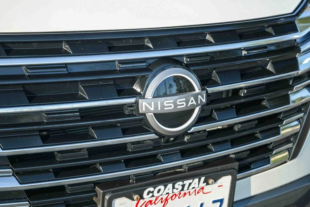 Used 2025 White Nissan SL image 9
