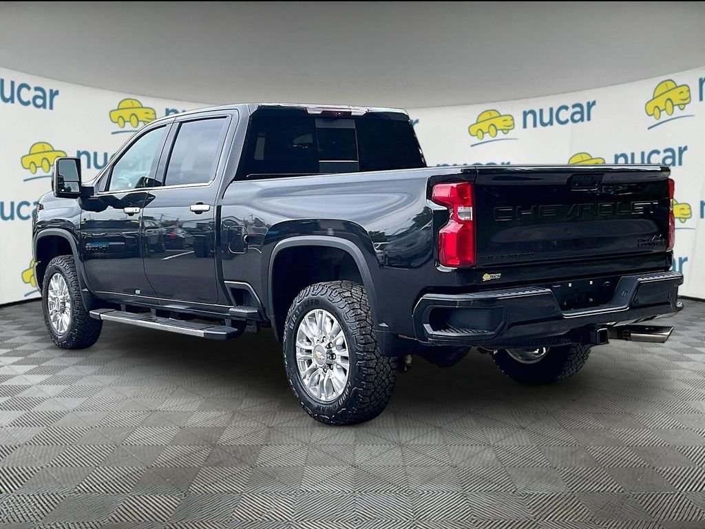 Used 2022 Black Chevrolet High Country image 4