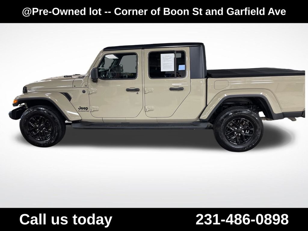 Used 2022 Beige Jeep Sport image 2