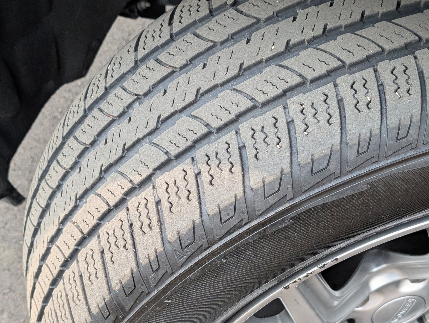 Used 2022 Diamond Black Crystal Pearlcoat Jeep Series II image 9