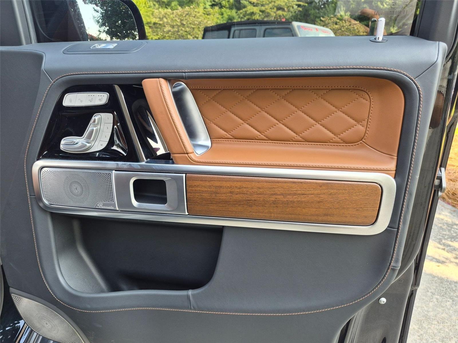 Used 2025  Mercedes-Benz G 550 image 31