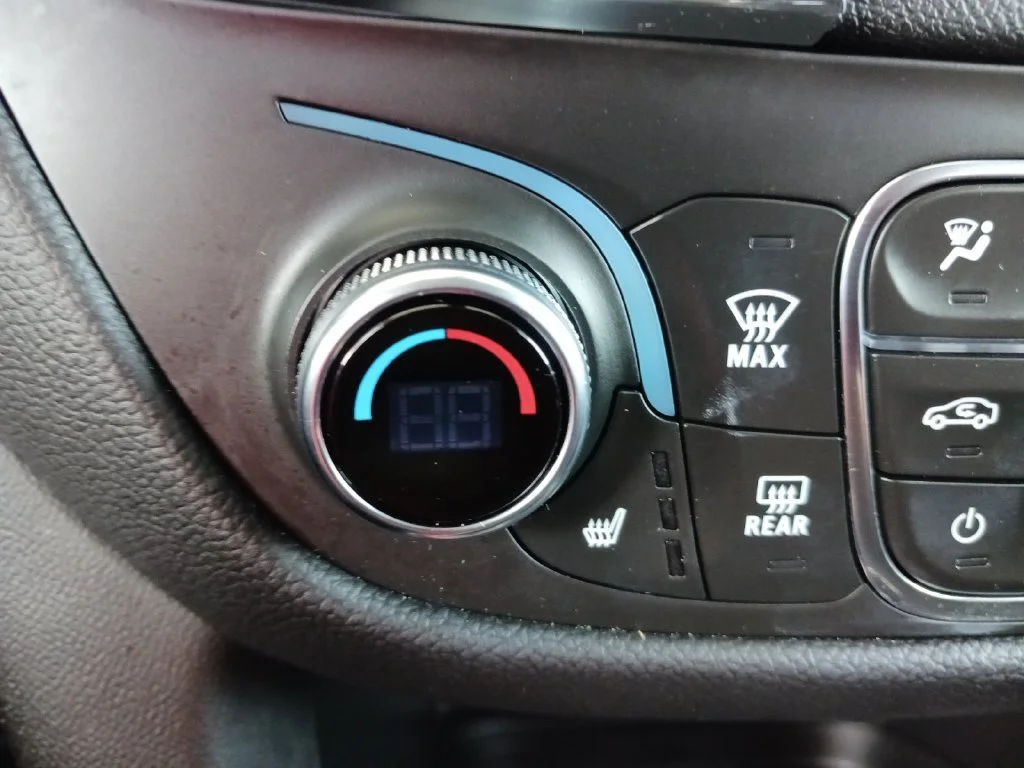 Used 2023 SUMMIT WHITE Chevrolet LT image 25