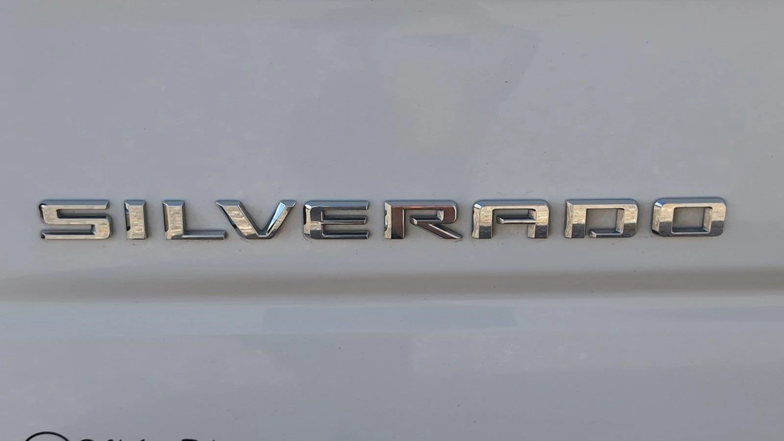 Used 2025 Summit White Chevrolet RST image 6