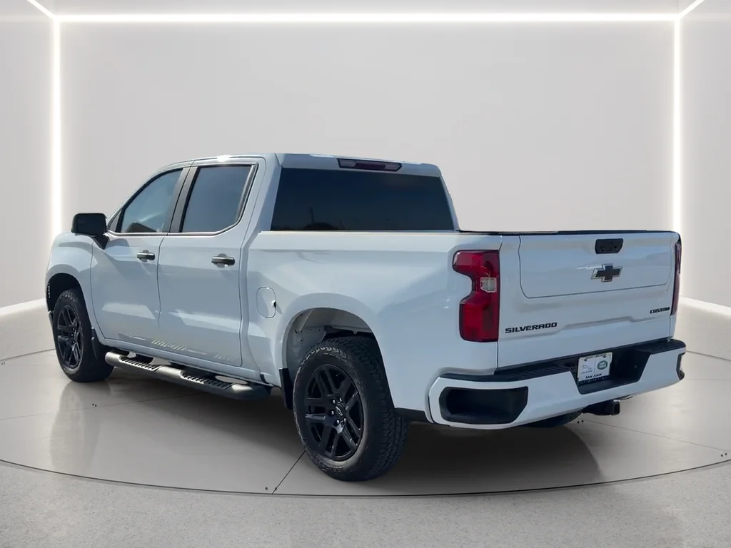 Used 2024 White Chevrolet Custom image 7