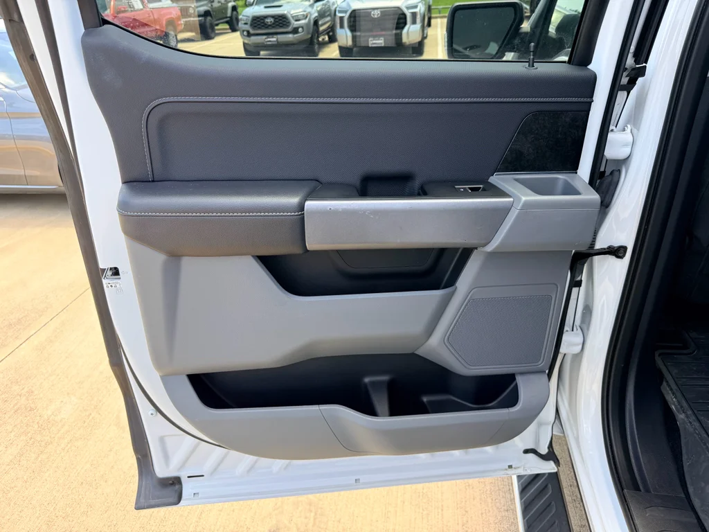 Used 2022 Oxford White Ford XLT image 23