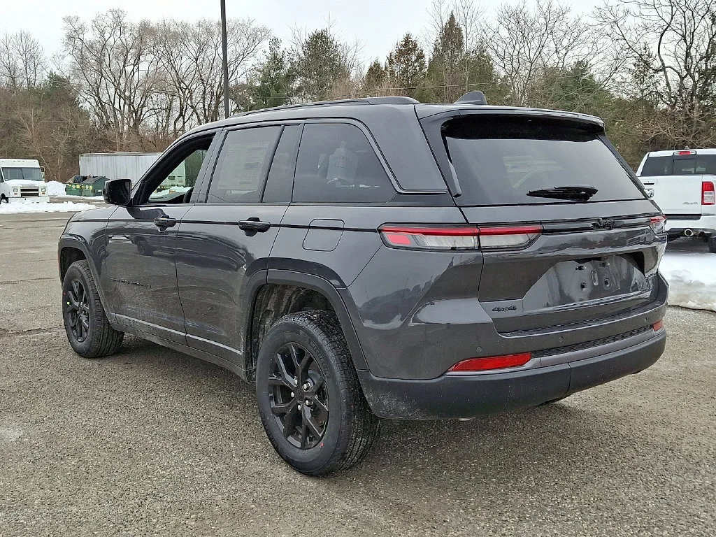 New 2026 Baltic Gray Metallic Clear-Coat Exterior Paint Jeep Laredo Altitude image 6