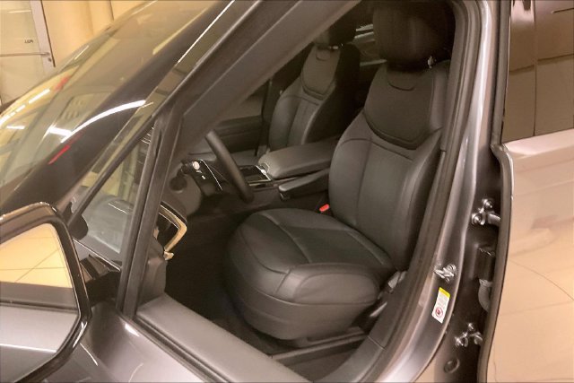 Used 2024 Eiger Grey Metallic Land Rover SE image 13