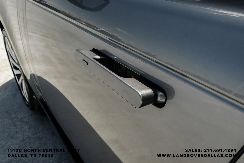 Used 2023 Grey Land Rover SE image 41
