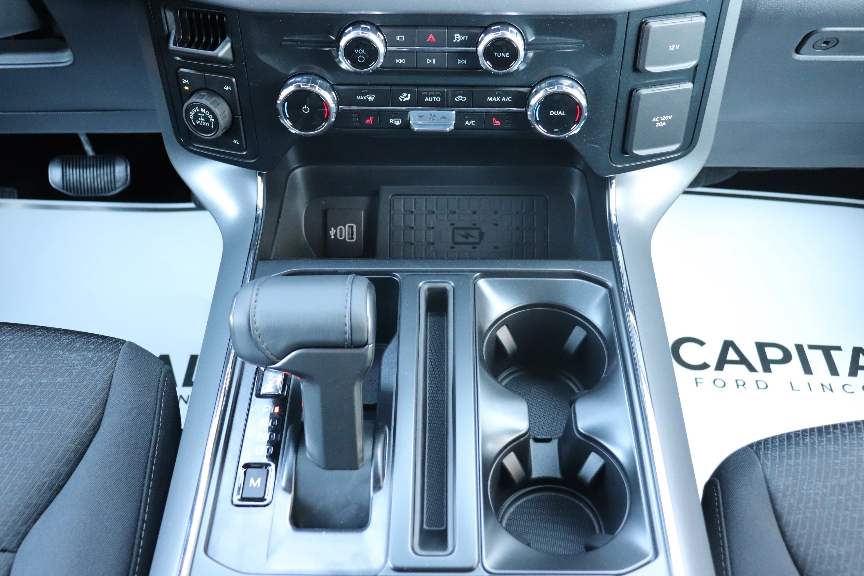 New 2026 OXFORD WHITE Ford XLT image 17