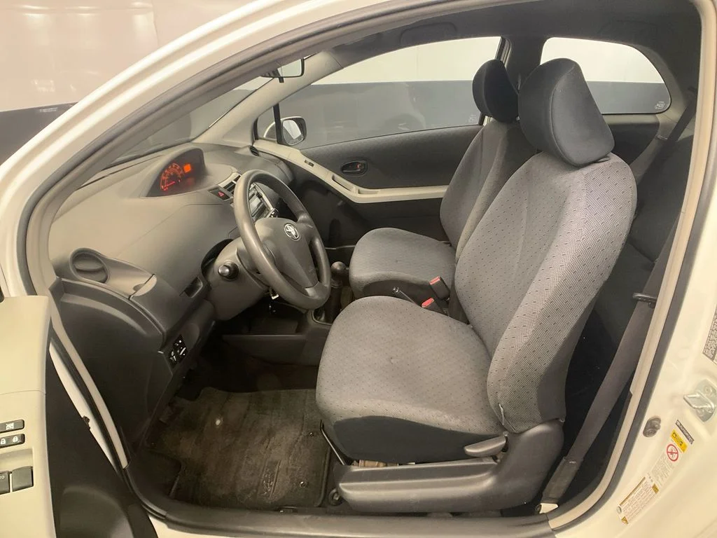 Used 2009 Polar White Toyota Base image 31