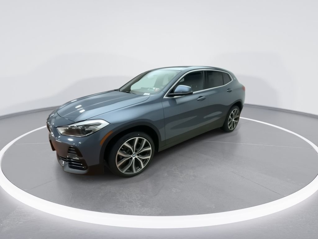 Used 2022  BMW xDrive28i image 4