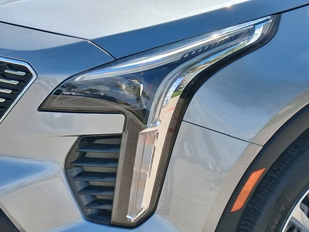 Used 2023 ARGENT SILVER METALLIC Cadillac FWD Luxury image 7