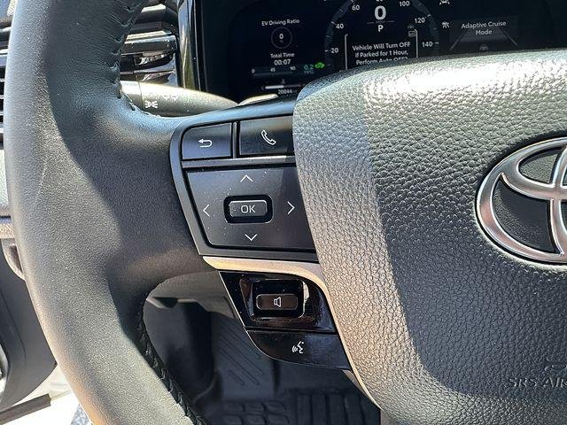 Certified Used 2025 WIND CHILL PEARL Toyota  image 26