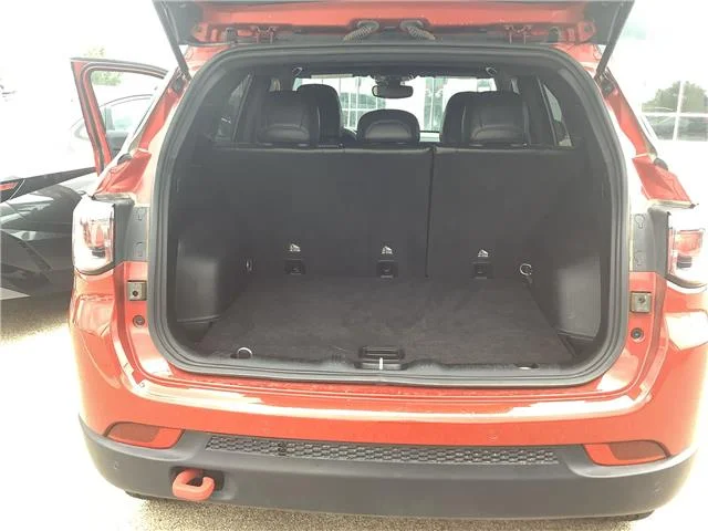 Used 2025 Red Hot Pearlcoat Jeep Trailhawk 4x4 image 27