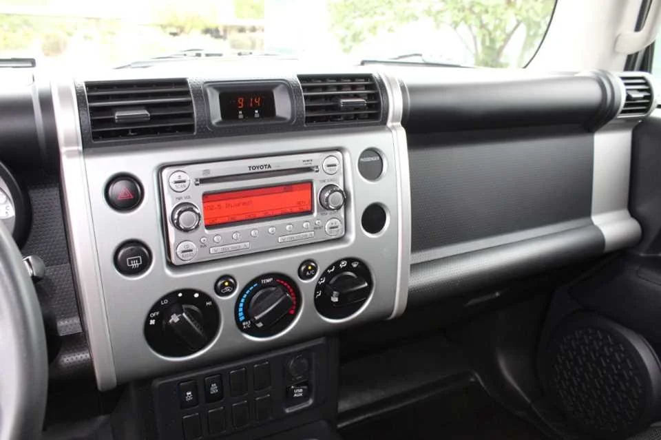 Used 2011 GRAY TOYOTA  image 24