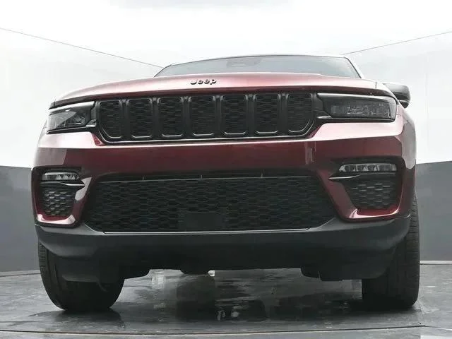 New 2025 Velvet Red Pearl-Coat Exterior Paint Jeep Limited image 38