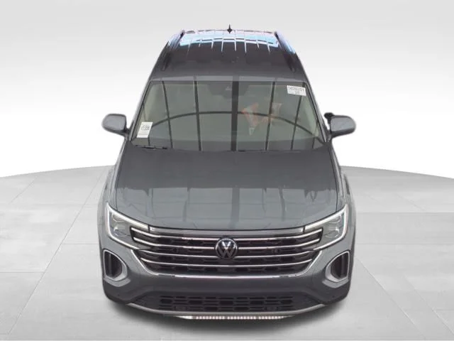 Used 2025  Volkswagen 2.0T SE w/Technology image 12